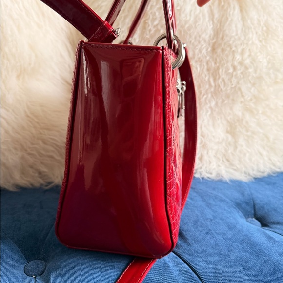CHRISTIAN DIOR
Patent Cannage Medium Lady Dior Red - Picture 6 of 9